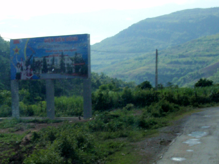 Thót tim xem cứu hộ xe tải lao thác sâu 200m (Phần 1) ảnh 1