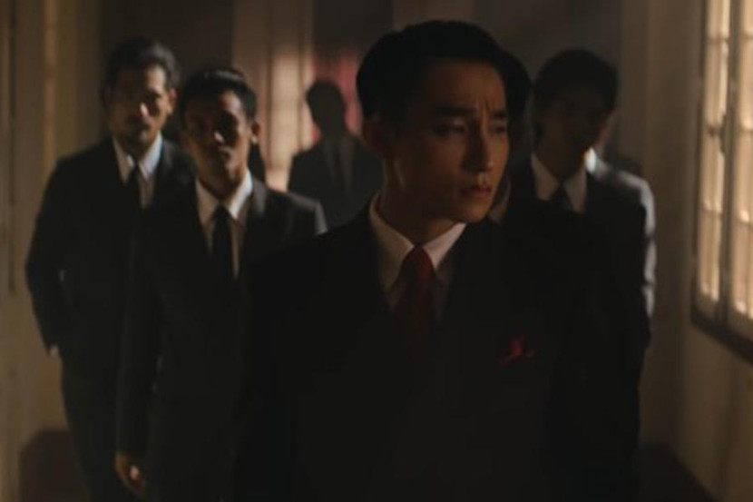 Được biết, Sơn Tùng M-TP đã chọn bối cảnh quay tại trường Quốc Học - Huế, phố cổ Bao Vinh, hồ Khe Ngang, đồng cỏ lau Bình Liêu... trong MV dài gần 15p của mình