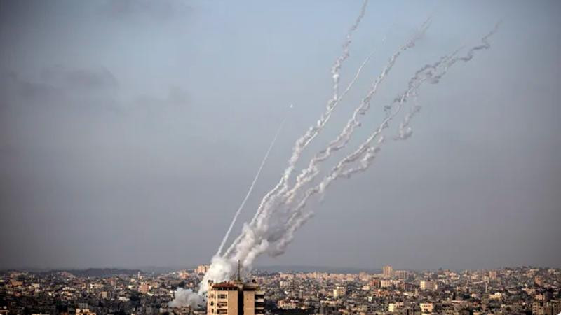 Tên lửa được phóng từ Dải Gaza về phía Israel (Ảnh chụp ngày 10-5-2021) Tên lửa được phóng từ Dải Gaza về phía Israel (Ảnh chụp ngày 10-5-2021)