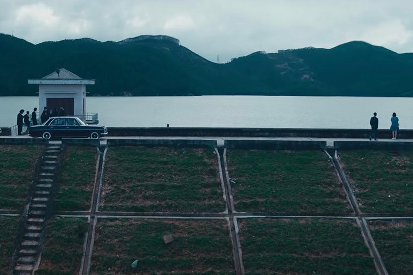 Đây là một hồ nước ngọt nằm ở huyện Hương Trà, cách trung tâm thành phố khoảng 12 km. Hồ có không gian xanh mát, đồi núi bao quanh nên được nhiều bạn trẻ ở Huế lựa chọn làm điểm picnic cuối tuần