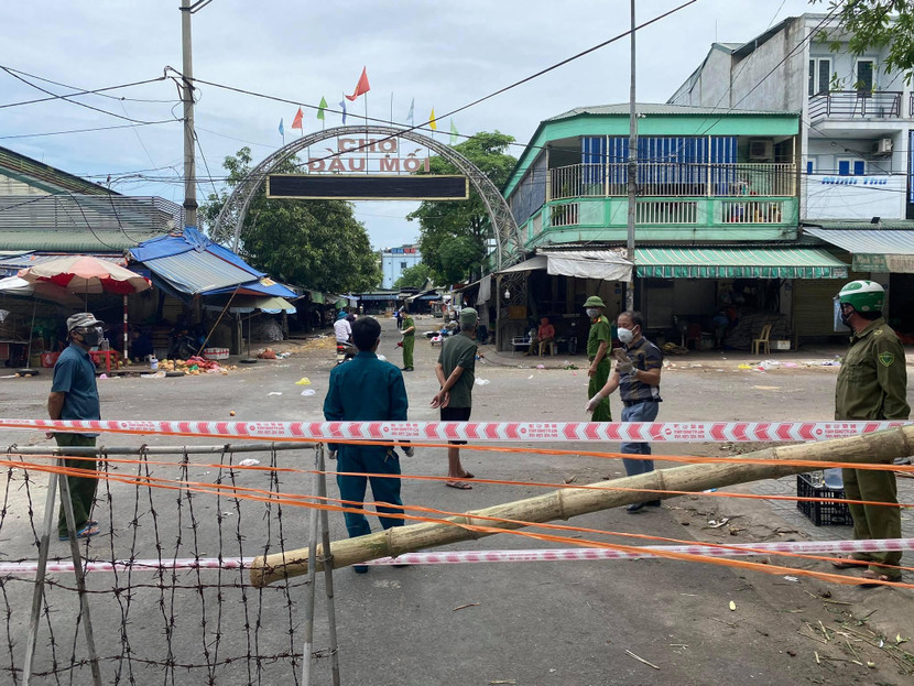 Ổ dịch chợ đầu mối Vinh được đánh giá rất nguy hiểm Ổ dịch chợ đầu mối Vinh được đánh giá rất nguy hiểm