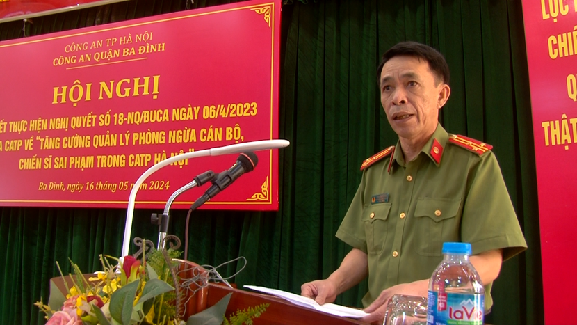 Thượng tá Võ Xuân Đương, Phó Trưởng CAQ Ba Đình phát biểu tại hội nghị