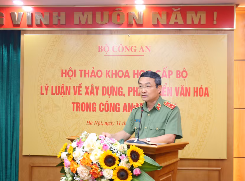 Trung tướng Nguyễn Ngọc Toàn Cục trưởng Cục Công tác đảng và công tác chính trị Bộ Công an phát biểu tại hội thảo Trung tướng Nguyễn Ngọc Toàn Cục trưởng Cục Công tác đảng và công tác chính trị Bộ Công an phát biểu tại hội thảo