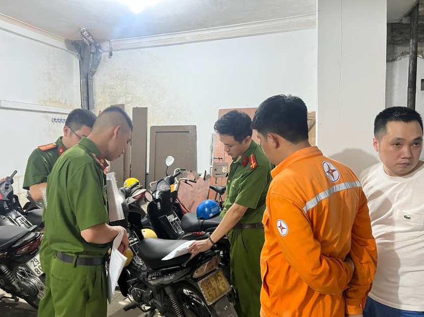 Tổ công tác liên ngành kiểm tra các nhà cho thuê trọ tại phường Trung Hoà