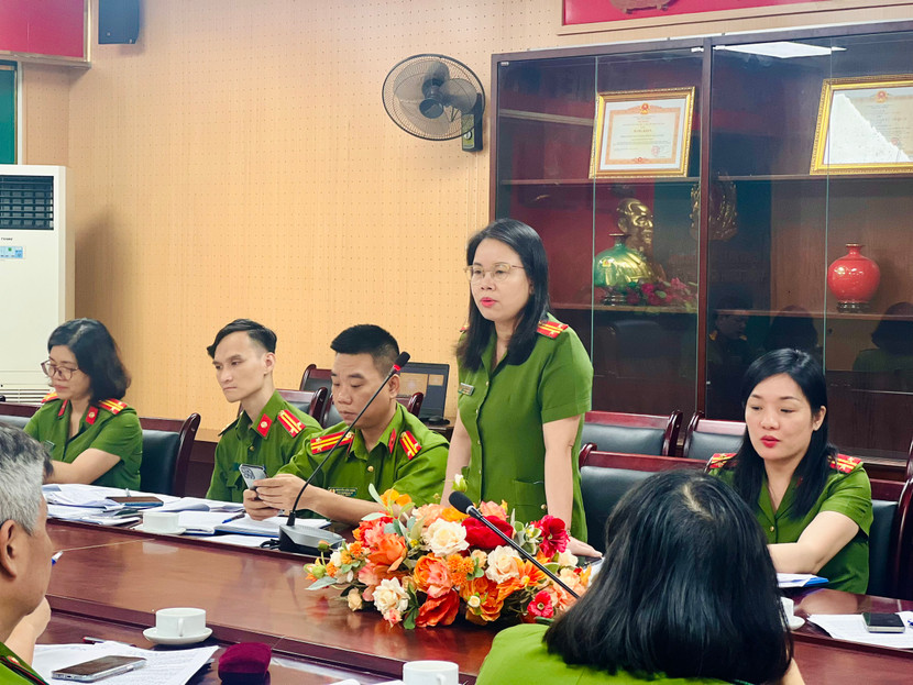 Tại hội nghị, công an các cơ sở đã đưa ra nhiều ý kiến góp ý về công tác quản lý cư trú... Tại hội nghị, công an các cơ sở đã đưa ra nhiều ý kiến góp ý về công tác quản lý cư trú...