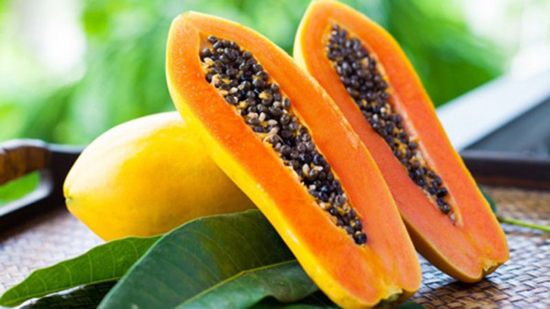 Đu đủ chín cây thường mềm, có mùi thơm dịu