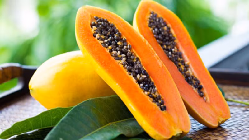 Đu đủ chín cây thường mềm, có mùi thơm dịu