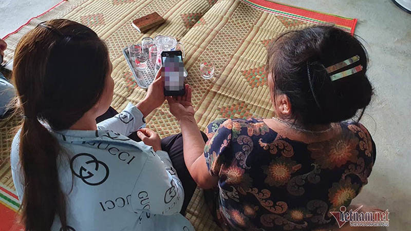 Bà H.T.M (bà ngoại L.) đau lòng khi xem đoạn clip cháu gái bị xâm hại (Ảnh: Vietnamnet)