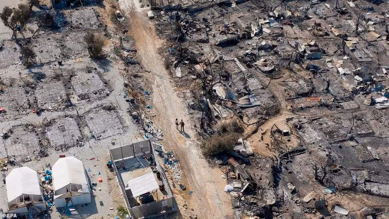 Tuy nhiên, sự hỗn loạn sau vụ hỏa hoạn đã khiến các nhà chức trách mất dấu 35 người có kết quả xét nghiệm dương tính với Covid-19, làm tăng thêm lo ngại về sự bùng phát đại dịch này trong cộng đồng người tị nạn khi mà họ buộc phải sống đông đúc trong không gian hẹp và điều kiện vệ sinh thiếu thốn. Nếu đại dịch bùng phát nơi đây, rất có thể thế giới sẽ phải đối mặt với 1 cuộc khủng hoảng nhân đạo chưa từng có.