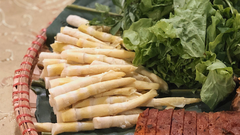 Ẩm thực Tây Bắc được đại diện bởi món măng đắng, giòn, càng nhai càng ngọt (Ảnh: VnExpress)