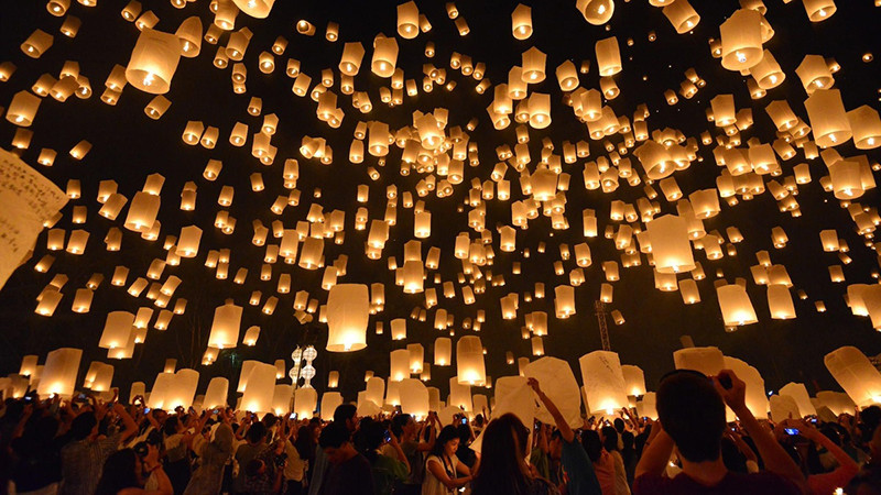 Hình ảnh thả đèn cầu may tại Sân vận động Quốc gia Mỹ Đình trong dịp tết Trung thu Hình ảnh thả đèn cầu may tại Sân vận động Quốc gia Mỹ Đình trong dịp tết Trung thu