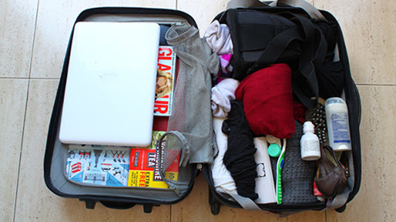 Chuẩn bị quần áo và đồ dùng cá nhân cần thiết phục vụ cho sinh hoạt trong ngày có bão Chuẩn bị quần áo và đồ dùng cá nhân cần thiết phục vụ cho sinh hoạt trong ngày có bão