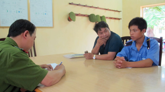 Lấy lời khai của chủ bãi xe tự phát và nhân viên trông giữ