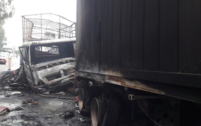 Hỏa hoạn khiến hai chiếc xe cháy rụi