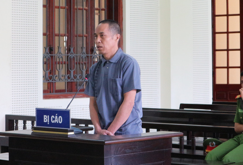 Xồng Vả Dềnh trong phiên xét xử Xồng Vả Dềnh trong phiên xét xử