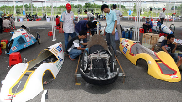 Một lít xăng, chạy từ Hà Nội vào Hà Tĩnh ảnh 2