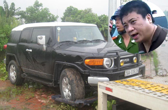 Tái mặt cảnh: Lái xe taxi đu đưa bên cửa “xe điên” ảnh 1