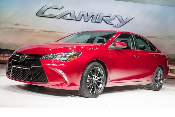 Toyota Camry 2015: Trẻ trung và "ngầu" hơn ảnh 1