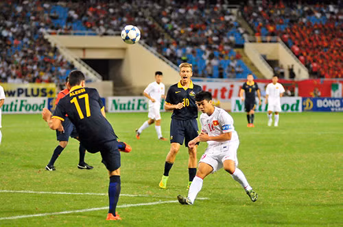 U19 Australia chơi phòng ngự với số đông bên phần sân nhà. Ảnh: SN