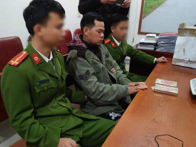 Hoàng Nghĩa Lâm và tang vật Hoàng Nghĩa Lâm và tang vật