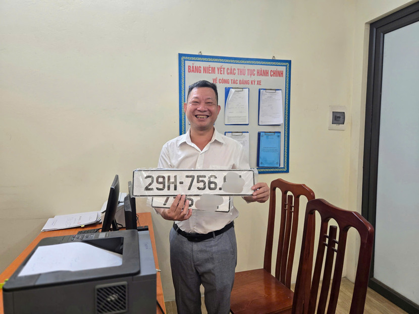 Nụ cười của người dân là minh chứng cho sự tận tụy của cán bộ Công an xã Tây Phương