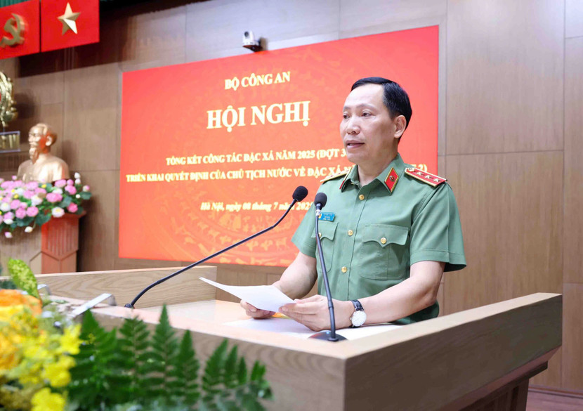 Thượng tướng Lê Văn Tuyến, Thứ trưởng Bộ Công an, Uỷ viên Thường trực Hội đồng Tư vấn đặc xá phát biểu tại hội nghị