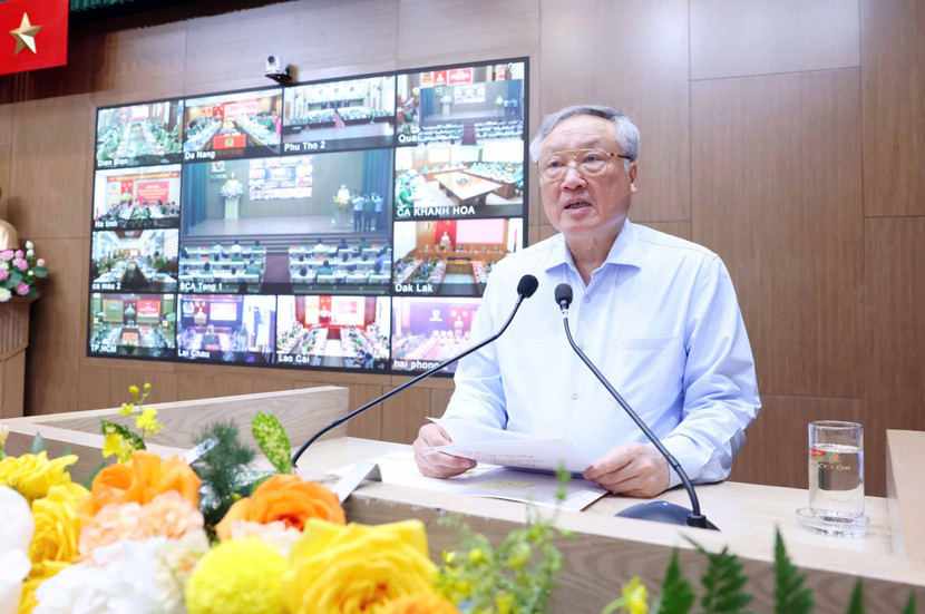 Đồng chí Nguyễn Hoà Bình, Uỷ viên Bộ Chính trị, Phó Thủ tướng Thường trực Chính phủ, Chủ tịch Hội đồng Tư vấn đặc xá phát biểu chỉ đạo tại hội nghị