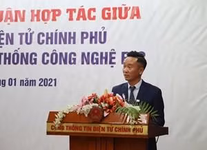 Ông Phạm Tiến Hưng, Chủ tịch HĐQT Công ty cổ phần hệ thống công nghệ ETC phát biểu tại lễ ký kết.