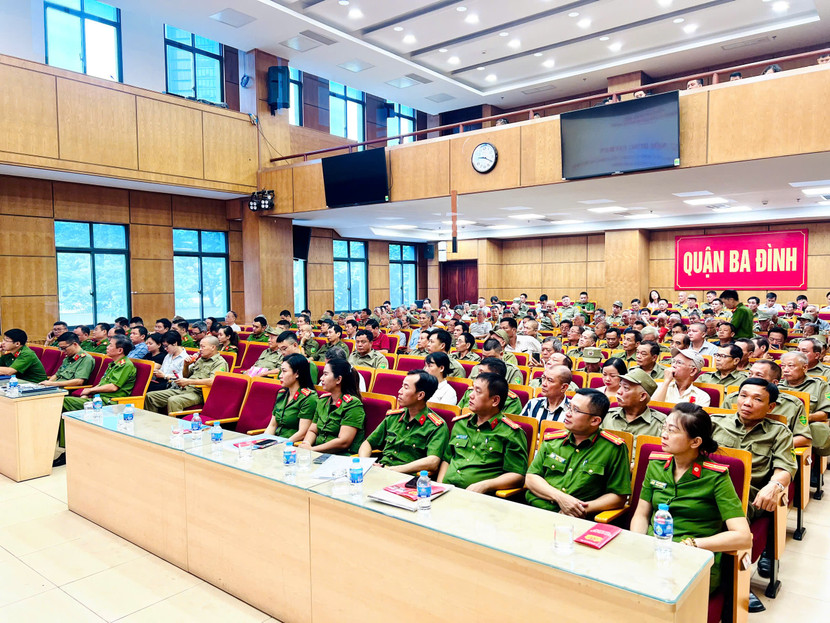 Buổi tuyên tuyền có sự tham gia của đông đảo các ban, ngành, đoàn thể trên địa bàn