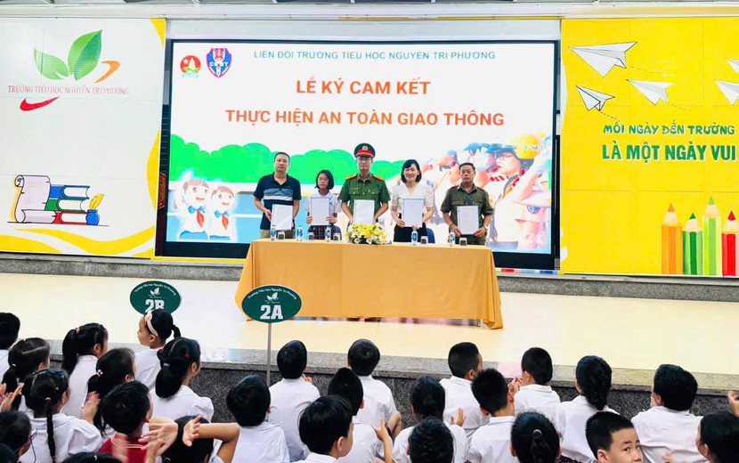 Công an quận Ba Đình cùng đại diện các trường ký cam kết thực hiện an toàn giao thông Công an quận Ba Đình cùng đại diện các trường ký cam kết thực hiện an toàn giao thông