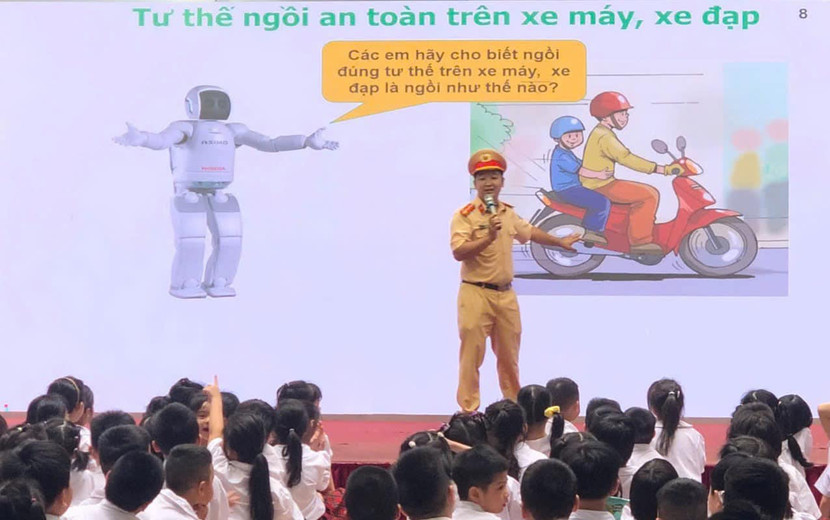 Hướng dẫn học sinh các kiến thức tham gia giao thông đường bộ Hướng dẫn học sinh các kiến thức tham gia giao thông đường bộ