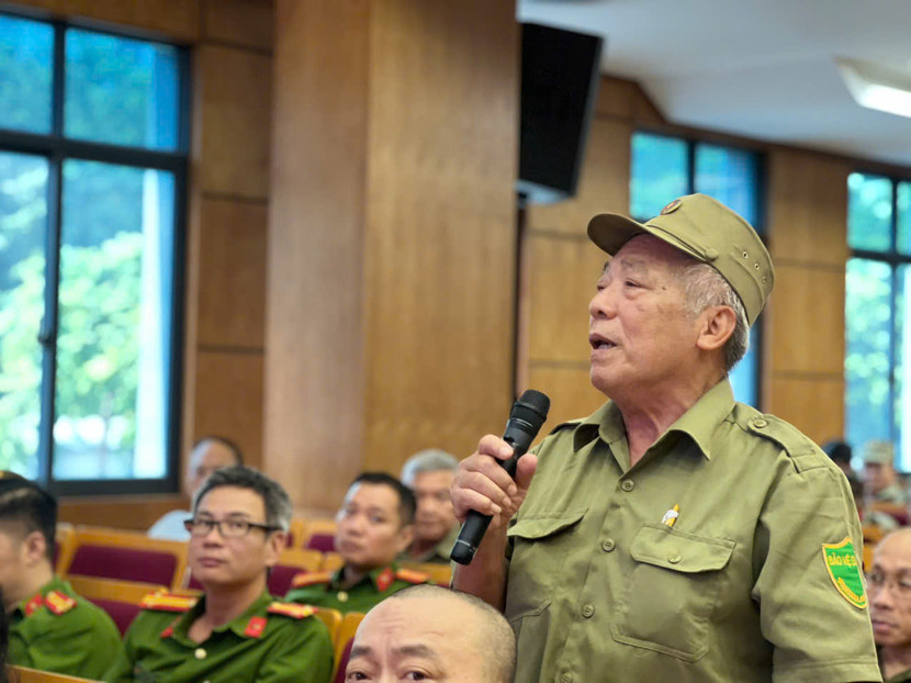 Đại biểu đặt câu hỏi thắc mắc