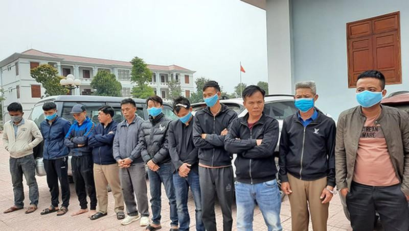 Các con bạc tại cơ quan công an Các con bạc tại cơ quan công an