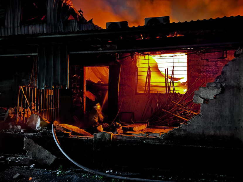 Lực lượng Cảnh sát PCCC&CNCH triển khai phương tiện dập tắt đám cháy Lực lượng Cảnh sát PCCC&CNCH triển khai phương tiện dập tắt đám cháy