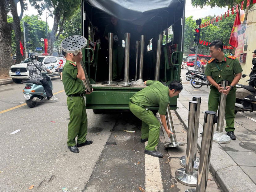 Cán cán bộ chiến sỹ Công an phường Ba Đình tất bật sau Đại lễ A80 Cán cán bộ chiến sỹ Công an phường Ba Đình tất bật sau Đại lễ A80