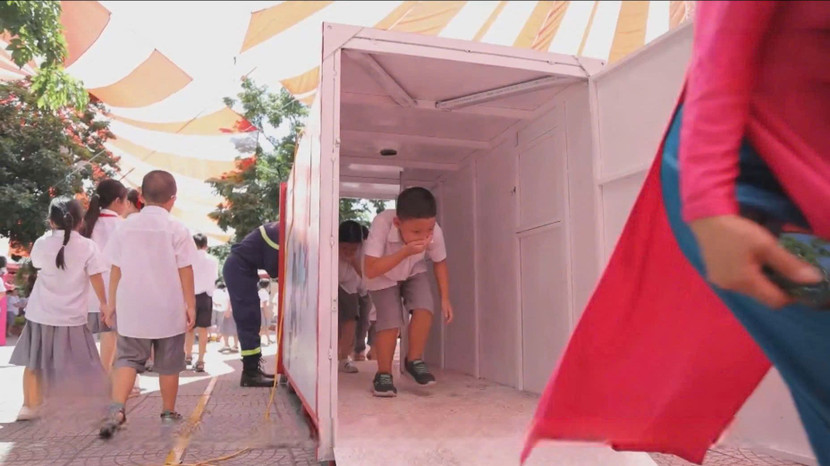 Hình ảnh học sinh hào hứng trải nghiệm Hình ảnh học sinh hào hứng trải nghiệm