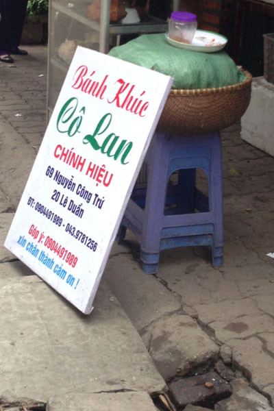 Ngày đầu "siết" hàng ăn vỉa hè: Bừa bộn và nhếch nhác ảnh 7 Ngày đầu "siết" hàng ăn vỉa hè: Bừa bộn và nhếch nhác ảnh 7