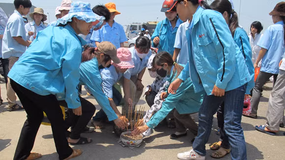 Đình công, nữ công nhân bị bảo vệ tông chết thảm ảnh 4