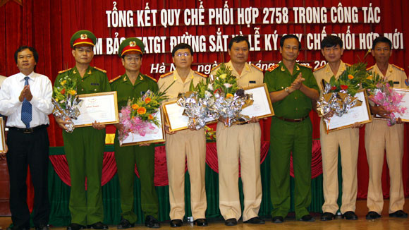 Vì những chuyến tàu ra Bắc vào Nam an toàn, thông suốt ảnh 1