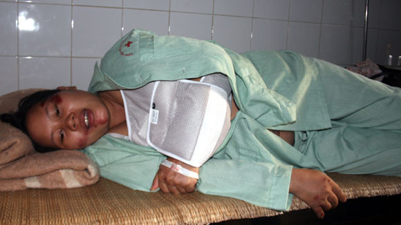 Bảo vệ “tử thần” bóp còi 2 lần, rồi nhấn ga lao tới… ảnh 1 Bảo vệ “tử thần” bóp còi 2 lần, rồi nhấn ga lao tới… ảnh 1