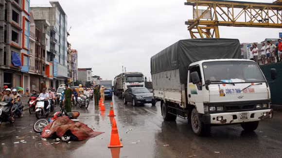 Va chạm xe máy nhưng chết vì ôtô ảnh 1