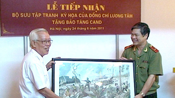 Bảo tàng CAND tiếp nhận hàng trăm hiện vật quý ảnh 1 Bảo tàng CAND tiếp nhận hàng trăm hiện vật quý ảnh 1