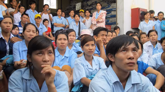 Đình công, nữ công nhân bị bảo vệ tông chết thảm ảnh 2