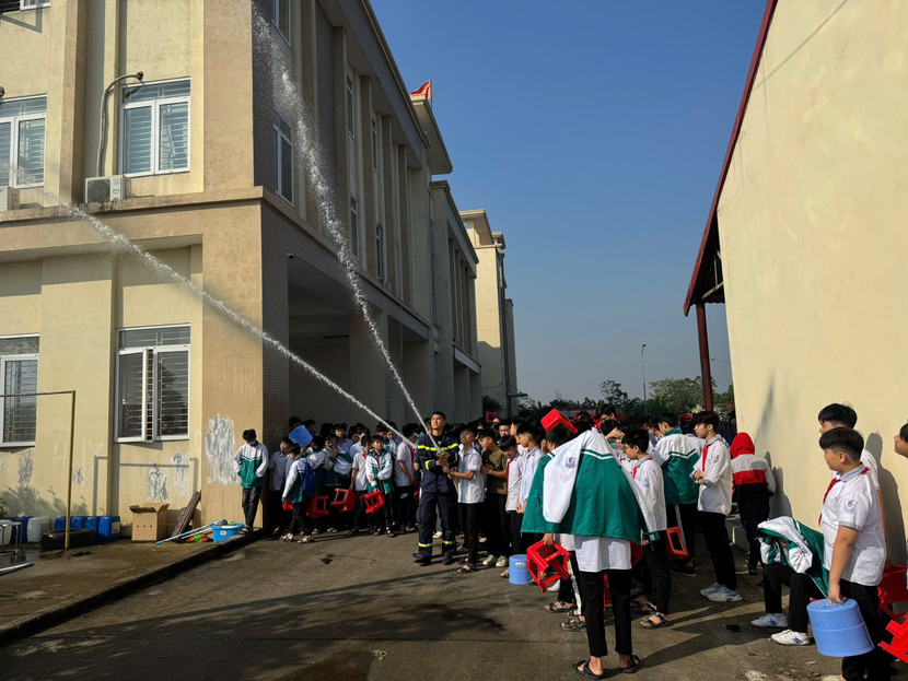 Buổi tuyên truyền mang lại nhiều kiến thức bổ ích cho các em học sinh