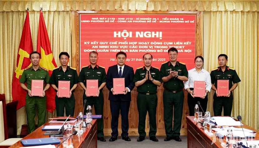 Đại biểu các đơn vị thành viên trong Cụm liên kết an ninh khu vực ký kết quy chế