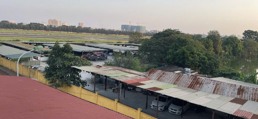 Khu đất công phía Tây Nam nằm sát Trận địa PPK đang được cho thuê làm bãi gửi xe và rửa xe