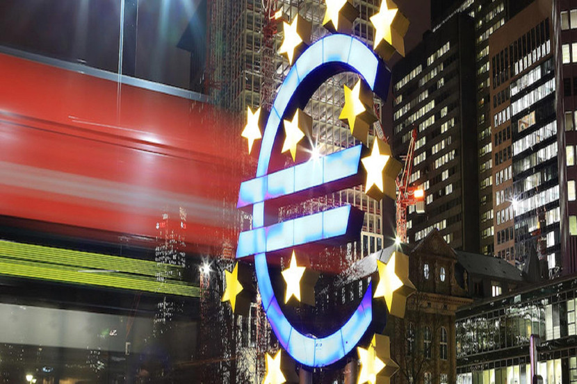 Chính vì những nghiên cứu quan trọng của mình, Mundell còn được biết đến với những biệt danh như “nhà thiết kế đồng Euro” hay “cha đẻ của đồng Euro”. Chính vì những nghiên cứu quan trọng của mình, Mundell còn được biết đến với những biệt danh như “nhà thiết kế đồng Euro” hay “cha đẻ của đồng Euro”.