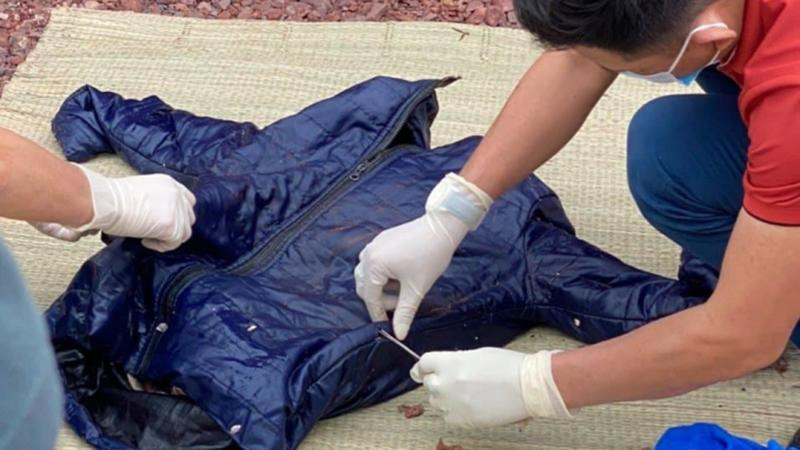 Lực lượng chức năng khám nghiệm hiện trường (Ảnh: Zing) Lực lượng chức năng khám nghiệm hiện trường (Ảnh: Zing)