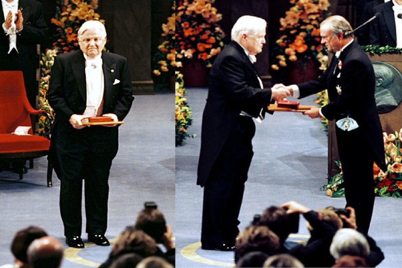 Để ghi nhận những đóng góp với ngành kinh tế học, ông đã giành được giải Nobel Kinh tế vào năm 1999, ngay khi đồng Euro chính thức trở thành một loại tiền tệ dùng chung của khu vực. Để ghi nhận những đóng góp với ngành kinh tế học, ông đã giành được giải Nobel Kinh tế vào năm 1999, ngay khi đồng Euro chính thức trở thành một loại tiền tệ dùng chung của khu vực.