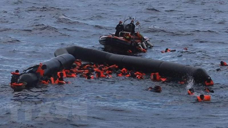 Một vụ đắm tàu ở Libya (Ảnh: DPA/TTXVN)